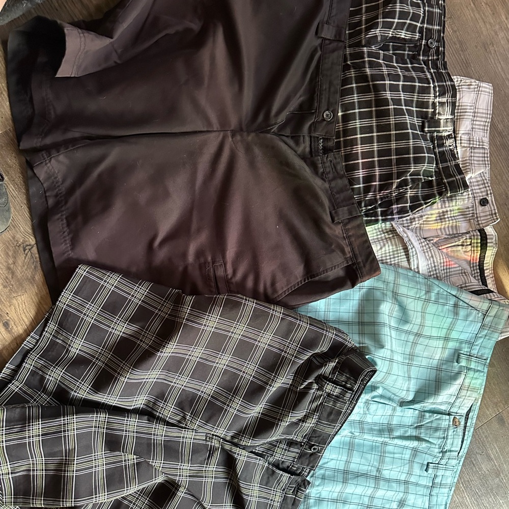 Izod Men's Plaid and Solid Golf Shorts Set - Black, Teal, Gray